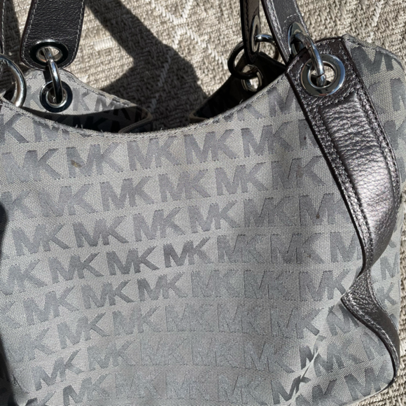 Michael Kors MK gray Drawstring Shoulder bag - Picture 10 of 10
